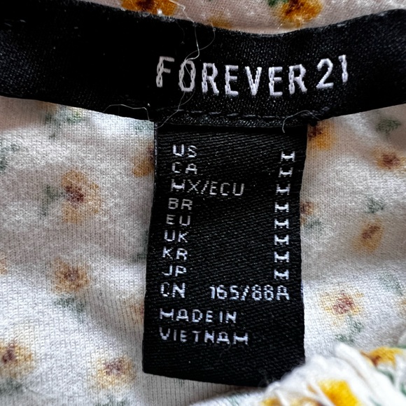 Forever 21 Flower Crop - Picture 2 of 2
